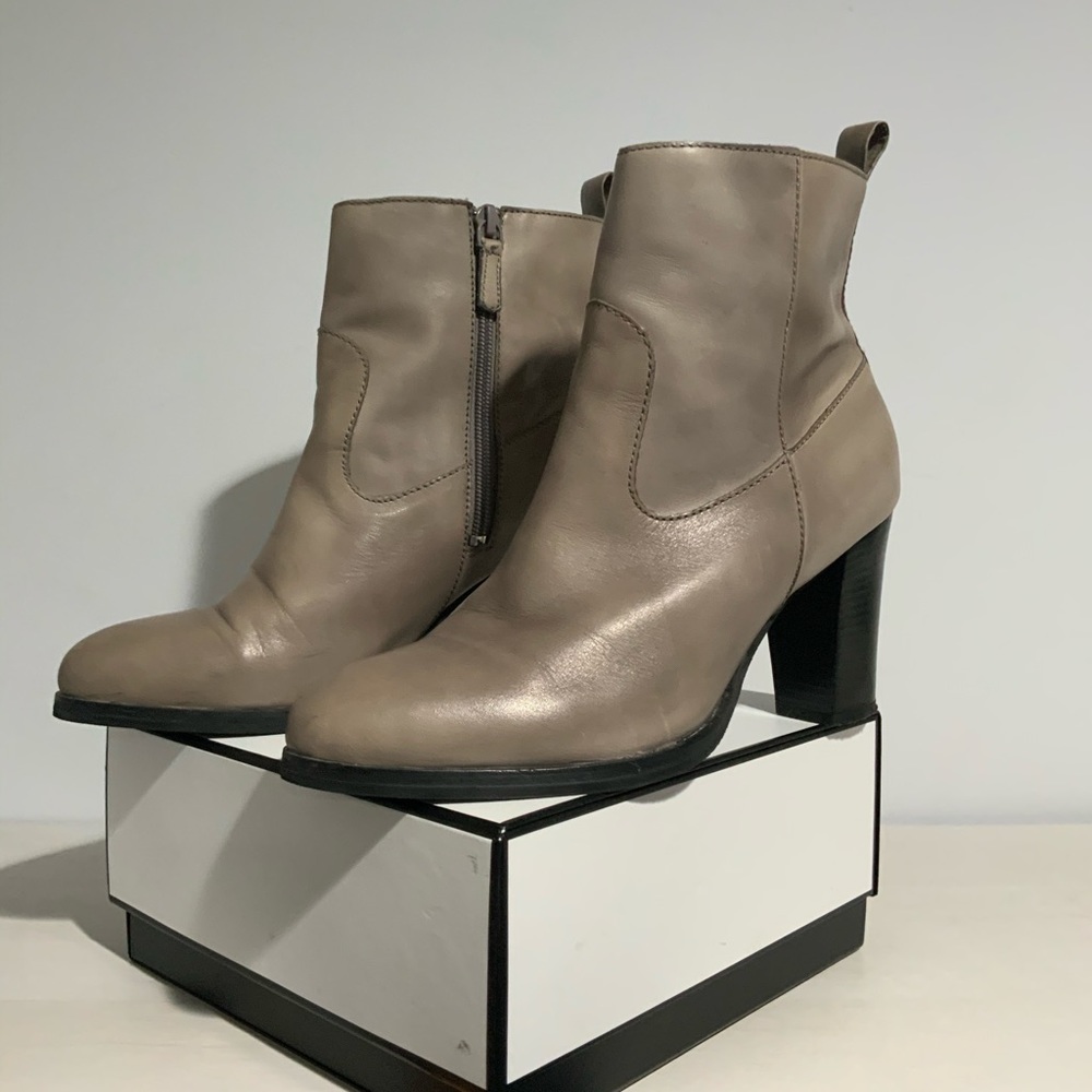 Cole Haan toupe boots